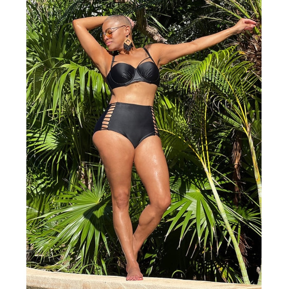CURVY ONYX SWIMWEAR www.nikishaw.com